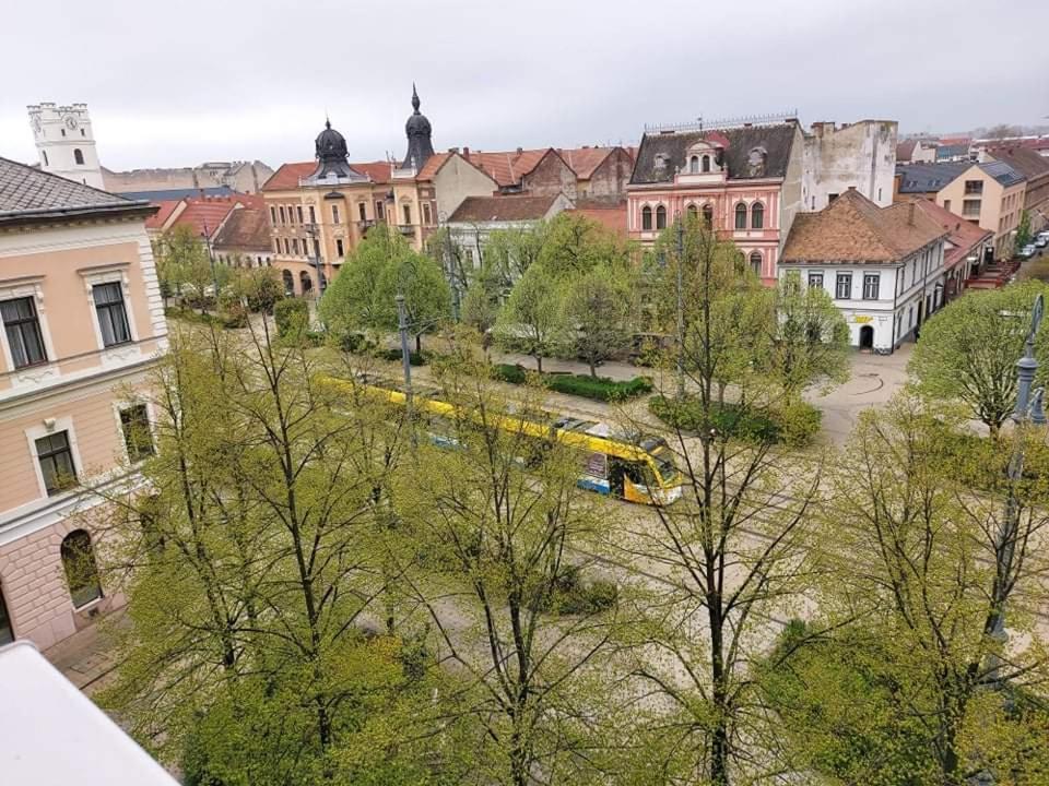 Alfoeldi Palace Apartman Debrecen Ngoại thất bức ảnh