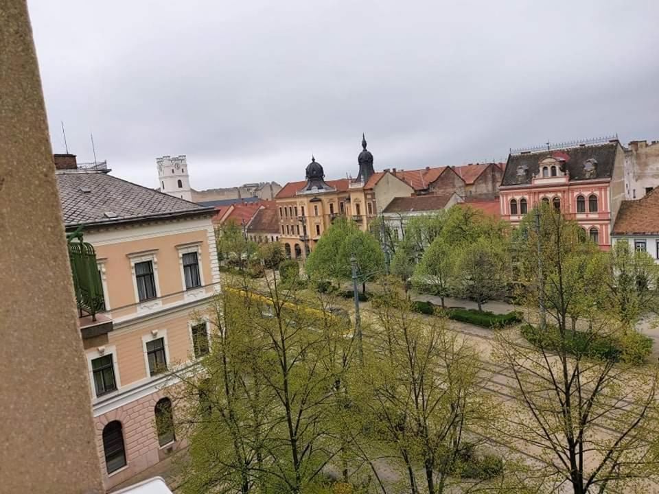 Alfoeldi Palace Apartman Debrecen Ngoại thất bức ảnh