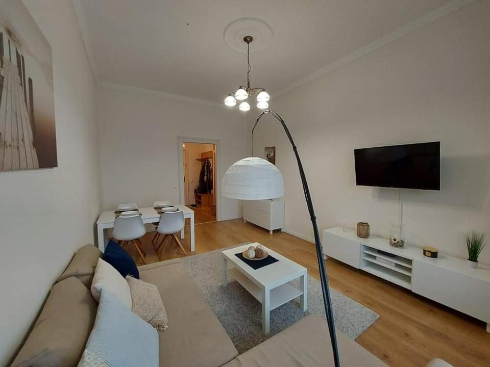 Alfoeldi Palace Apartman Debrecen Ngoại thất bức ảnh